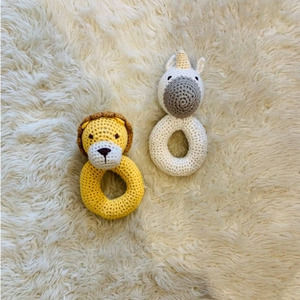 ⭐️ CHEENGOO ⭐️ // Knit Rattle / lion & unicorn